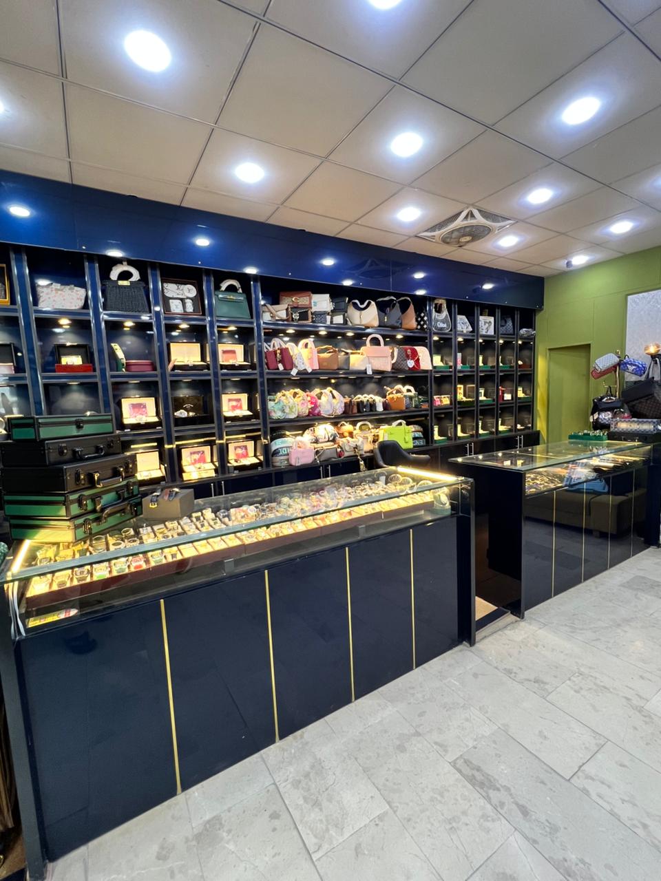 Eleganza Boutique Interior
